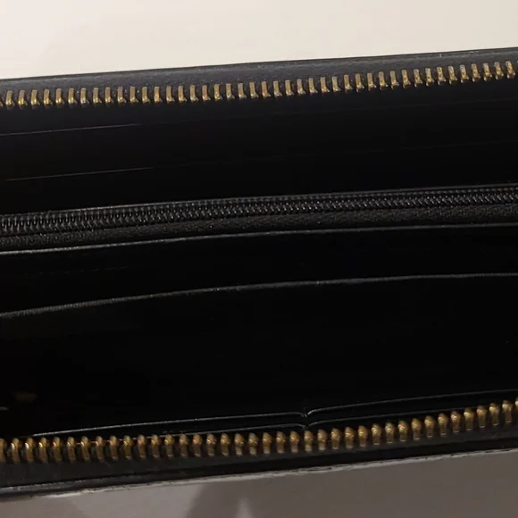 Gucci Black Key & Card Holder with Gold Zipper - Picture 6 of 8